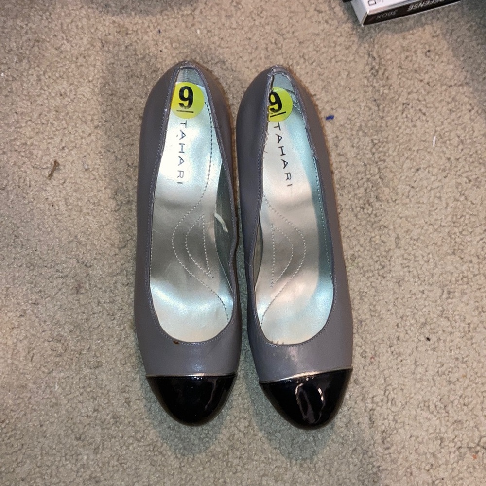 Barely worn Tahari pumps
